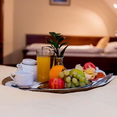 Hejtmansky Dvur Hotel Slany Exterior photo