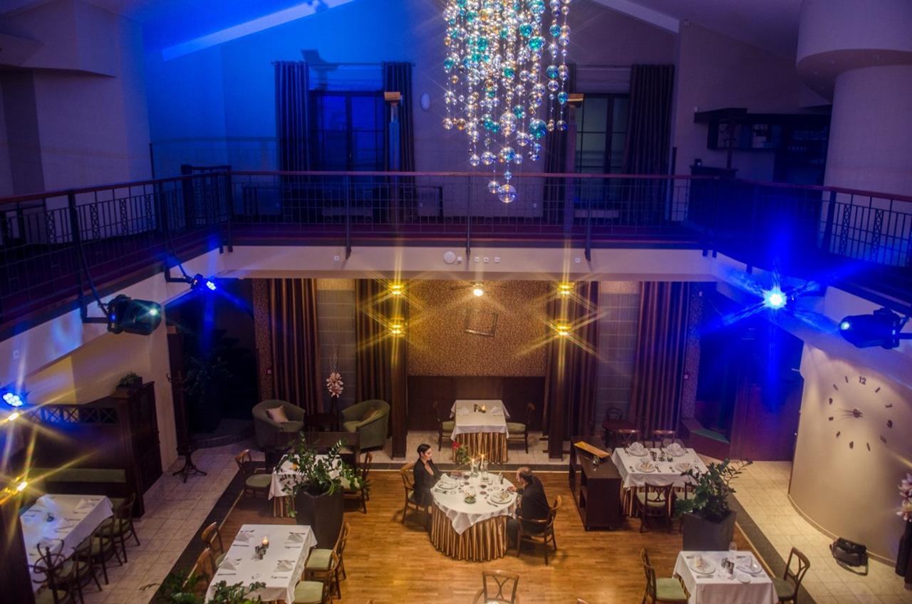 Hejtmansky Dvur Hotel Slany Exterior photo